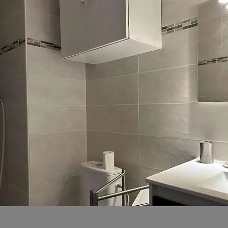 Confortable Avec Parking Proche Du Port - Fr-1-249-415 Apartment Agde